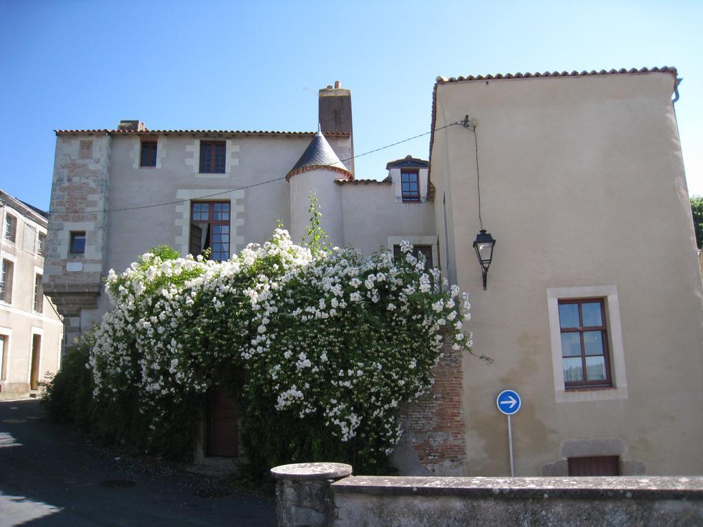 ボープロー Le Logis Des Tourelles Bed & Breakfast エクステリア 写真