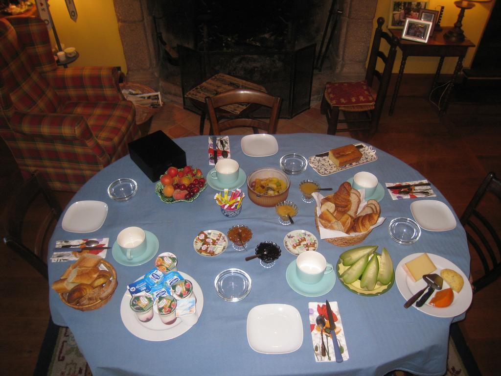 ボープロー Le Logis Des Tourelles Bed & Breakfast エクステリア 写真